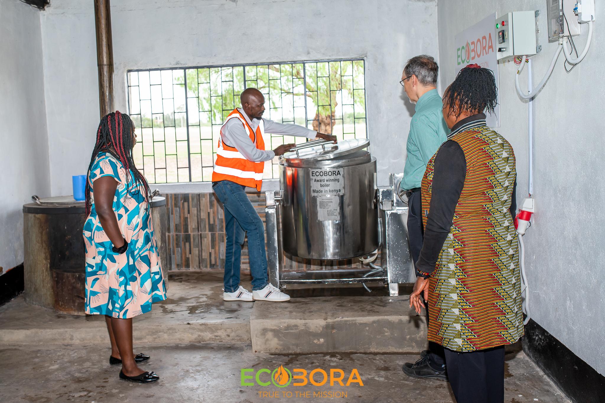 ecobora image students eating